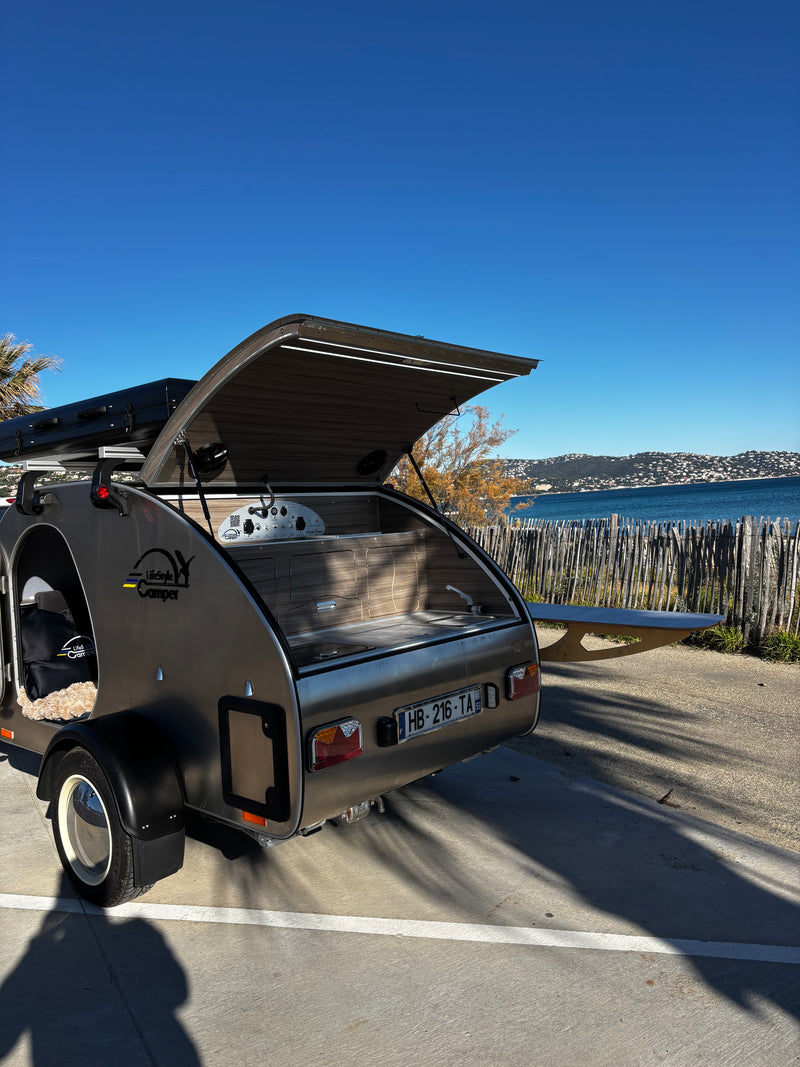 Mini-caravane teardrop Steeldrop en acier inoxydable, vue extérieure