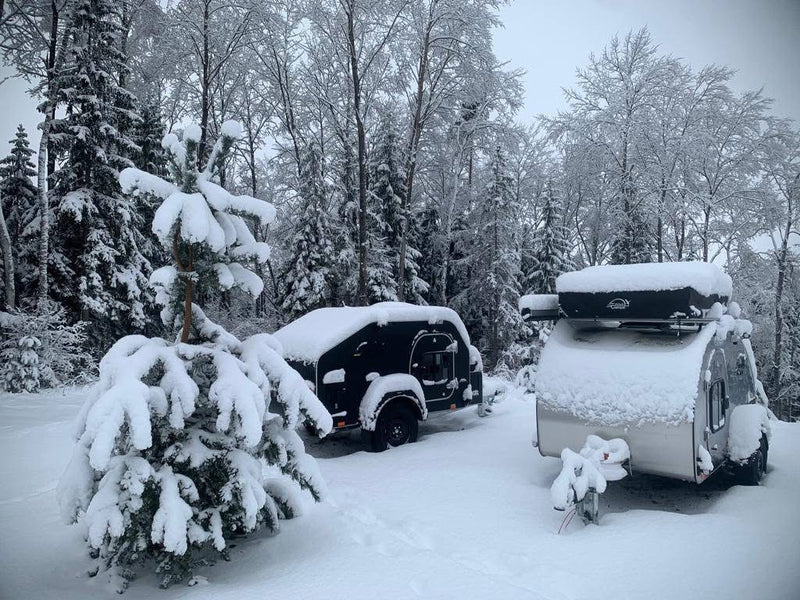 Mini-caravane Steeldrop LifeStyleCamper sous la neige