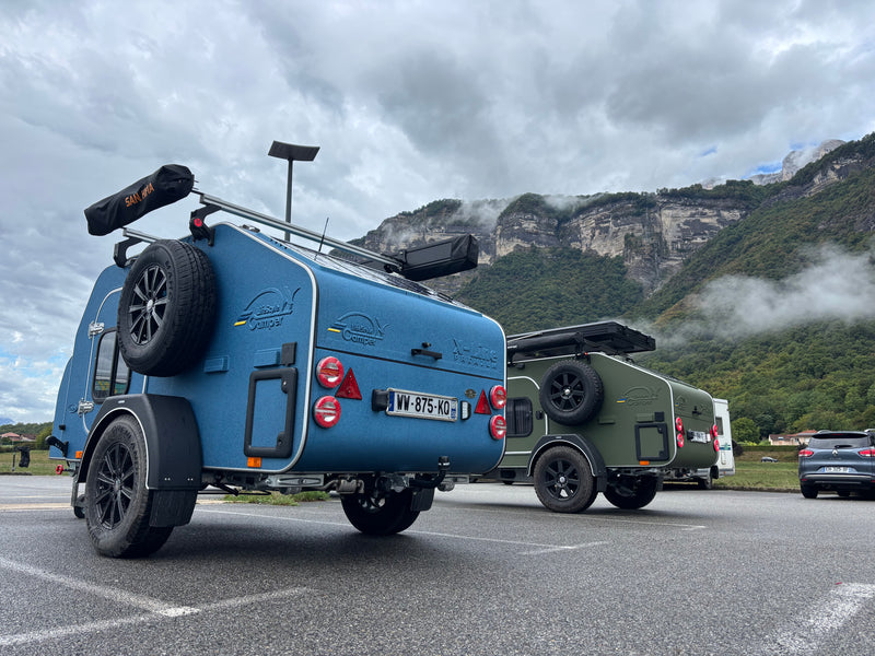 Mini-caravane X-Line en bivouac à la montagne