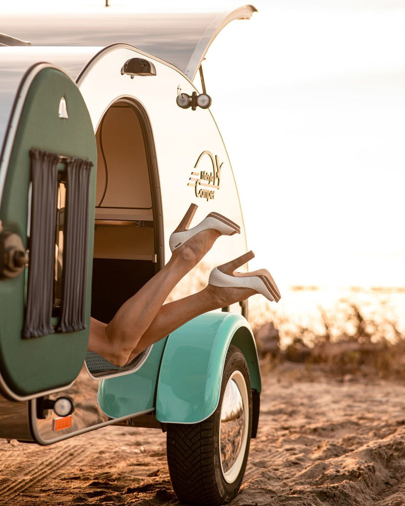 Mini-caravane teardrop Steeldrop au design vintage