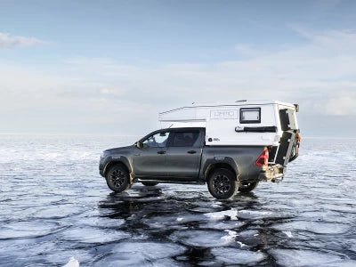 Cellule ORMO One en bivouac hivernal sous la neige